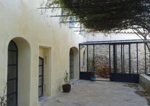 Jolie rénovation et extension d'une bastide ancienne en pierre de 180 m2 avec vé