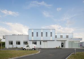 av18065-05.jpg