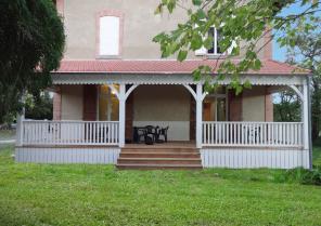 Une grande terrasse ouverte sur le jardin, "esprit Louisiane", tel était le souh