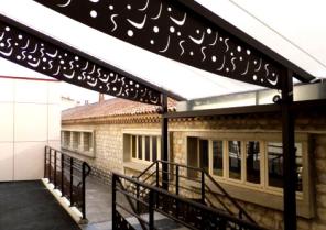 AUVENT METAL ET TEXTILE / METAL DECOUPE AU LASER MOTIF DE RUNES