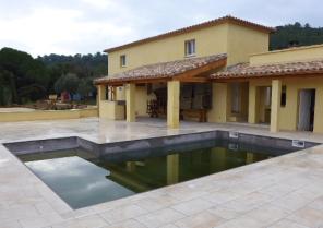Extension d'une maison inviduelle autour d'une piscine.