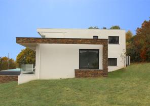 Villa d'exception sur terrain en pente