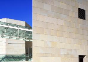 avignon-facade.jpg