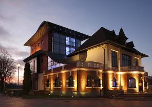 Vue de nuit depuis la place