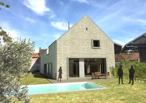 Restructuration d'une grange en maison comptemporaine bourguignone