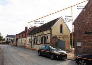 Façade sur rue du bâtiment en pan de bois 