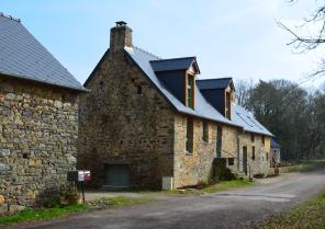 De la route, conserver le caractère patrimonial, ouvrir et équilibrer la façade,