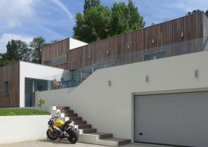 Disposition des volumes terrain en forte pente