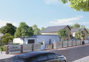 maisons travaillées comme cité jardin derrière son mur d'enceinte existant conse