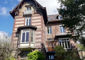 réfection complète de la façade (rejointoiement et réfection de la couverture)