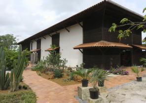 Vue extérieure depuis l'entrée