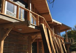 Bardage en cours de pose