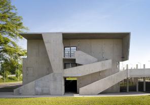 110-b.jpg