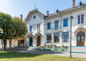 Façade est sur la cour jardin