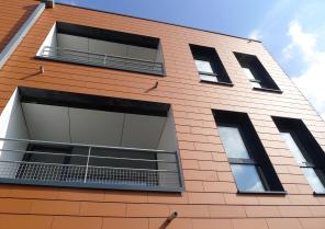 Immeuble de 7 logements passifs - structure métallique - Façades ossature bois - Bardage terre cuite et Trespa - RDC en maçonnerie - Plancher cofradal - Photovoltaïque