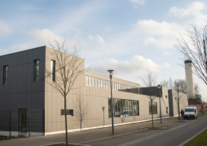 Miroiterie, atelier d’aluminium, showroom et bureaux - Vue depuis le quai de Gand