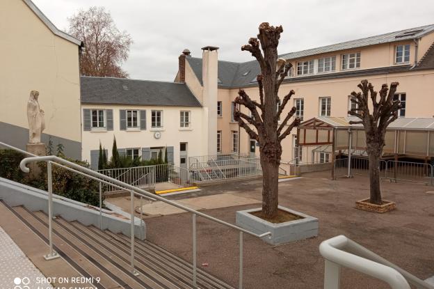 Mise aux normes de l'escalier de la cour