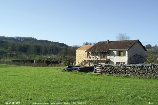 Vue vers le fond de vallée et la colline
