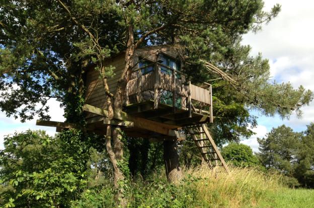 cabane_perchee_0.jpg