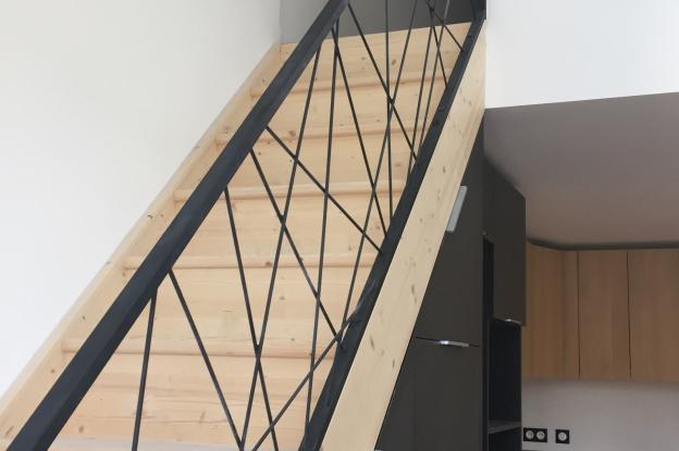Escalier au-dessus de la cuisine