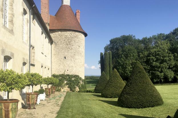 AMÉNAGEMENTS INTERIEURS ET EXTERIEURS D'UN CHÂTEAU