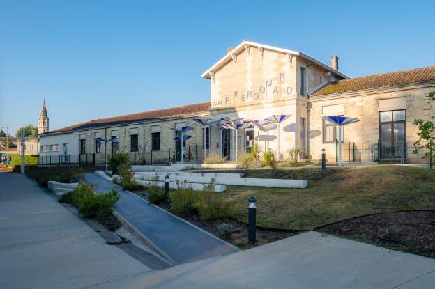 Parvis d'accueil, rampe d'accès des 5 sens