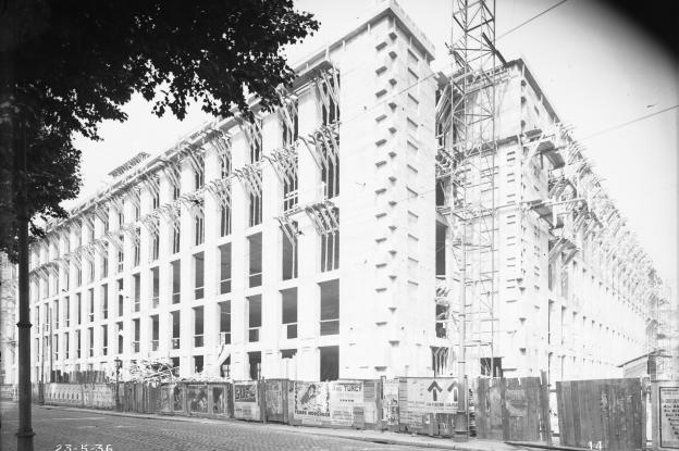 L'Hôtel des Postes, construit entre 1935 et 1938, sous la direction de l'archite