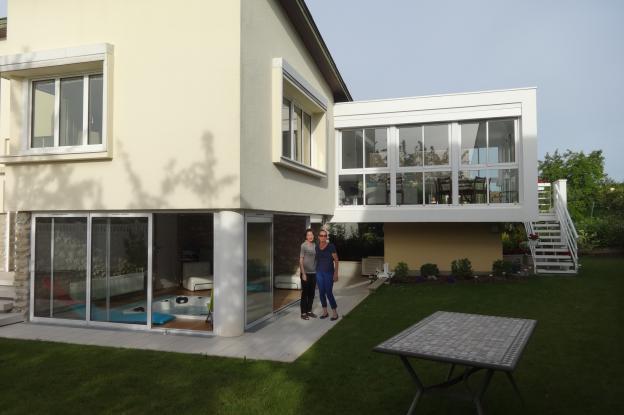 Façade ouest avec l'extension au niveau du séjour existant, escalier d'accès dir