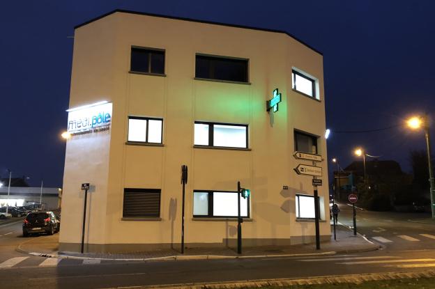 Création d'une maison médicale accueillant médecins, infirmières, kiné, ortho, 
