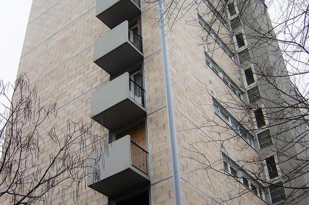 RELOOKING FACADES