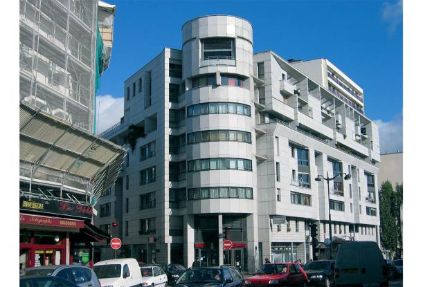 Façade sur l'angle de rue