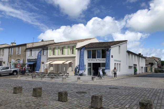 Vue sur l'entrée du magasin
