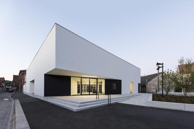 01_gymwi_entree_principale_c_rhb_architectes_libredroits.jpg