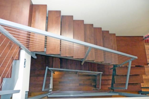 Vue plongeante sur l'escalier