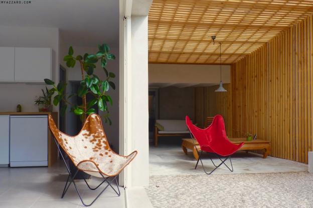 renovation-loft-terrasse-marseille-pergola-contemporaine-claire-voie-fauteui-aa-