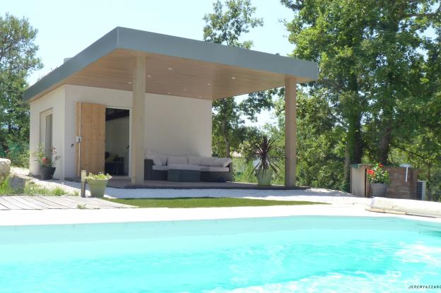 pool-house-pergola-contemporaine-piscine-dependance-azzaro-architecte-min.jpg