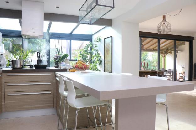 argiles_baro_architectes_la_maison_sagrandit_salon_cuisine.jpg