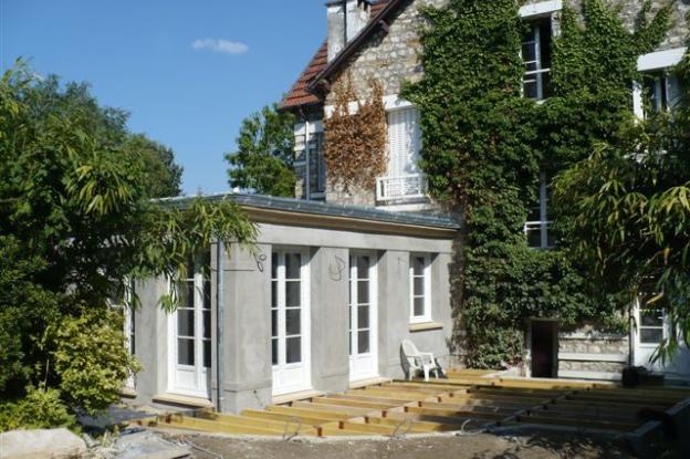 Extension avec terrasse bois sur jardin - photo phase travaux