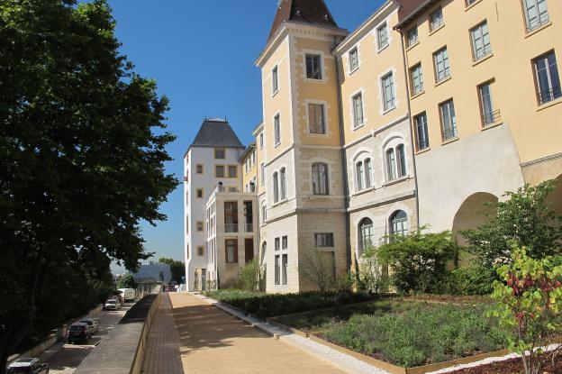 2015-06-ly-antiquaille-fac-est-ext-pierre-detrylevy.jpg