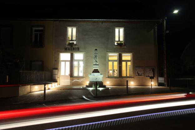 Vue nocturne du parvis