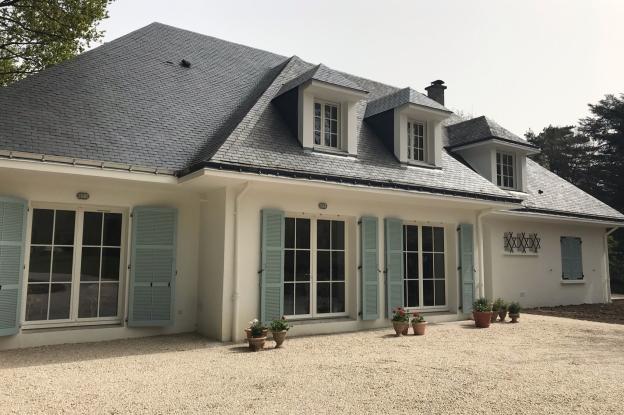 La facade sud cote entree 
