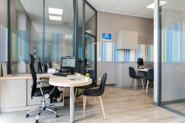 Aménagement d'une agence immobilière dans un local brut à TARNOS