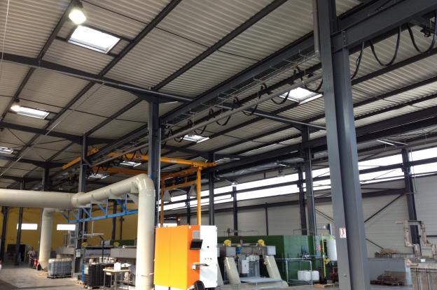 Structure métallique, Façade en bardage avec bandes fillantes polycarbonate