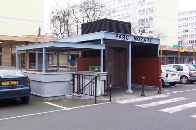 Entrée piétons du parking