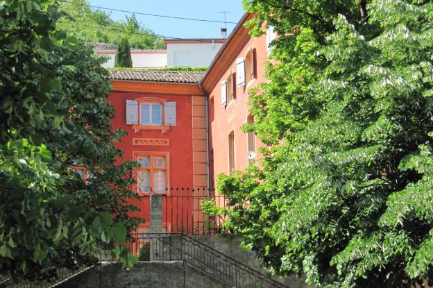Photographie - Vue de la rue en contrebas