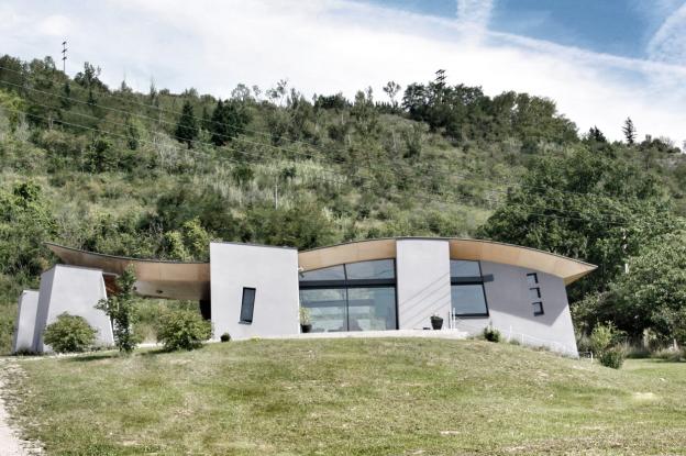 Maison B.