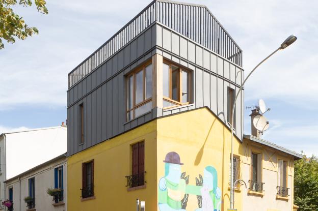 Surélévation ossature bois, bardage zinc et bois brulé