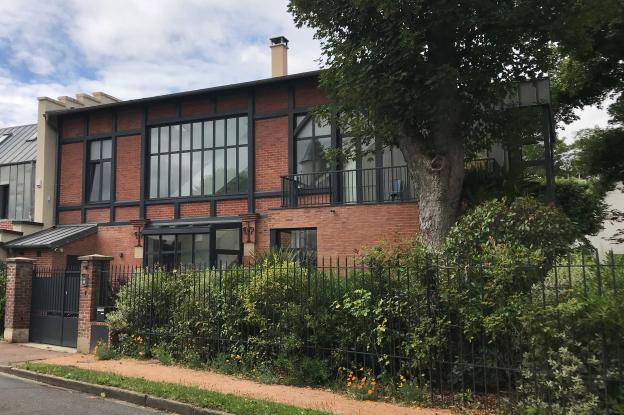 Facade pan de bois, briques et bardage zinc