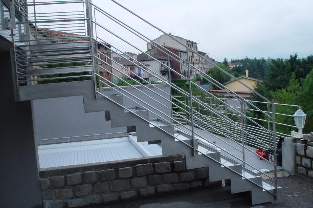 Escalier d'accès piscine
