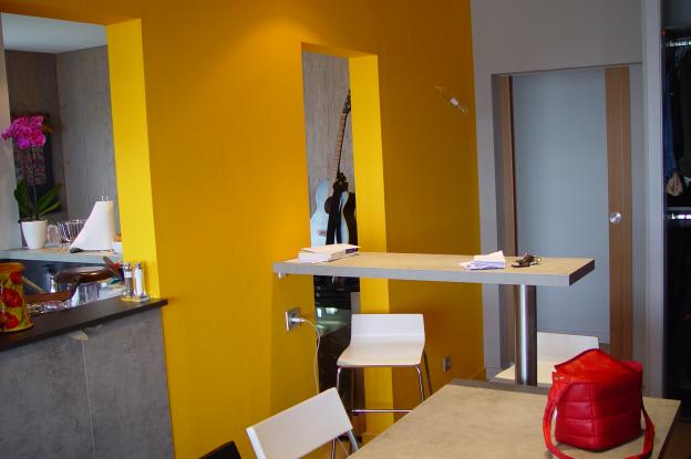 Vue sur salle à manger - cuisine.